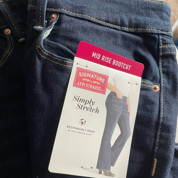 Signature by Levi Strauss & Co. Gold Label Women's Shaping Bootcut Jeans - Picture 4 of 5
